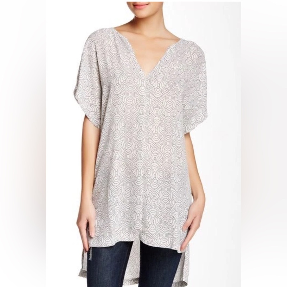 Valette Women‎ White Black Geometric Scallop Print V-Neck Tunic Blouse Small